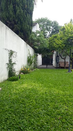 Taman di luar TuHabitat BA