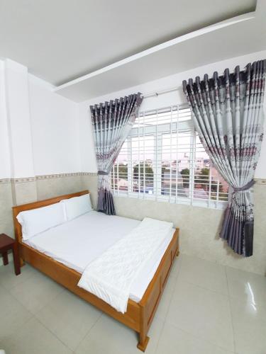 Giường trong phòng chung tại Khách Sạn Thiên Phong