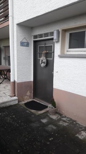 a door of a house with a wreath on it at patrick's Ferienwohnung in Glauburg