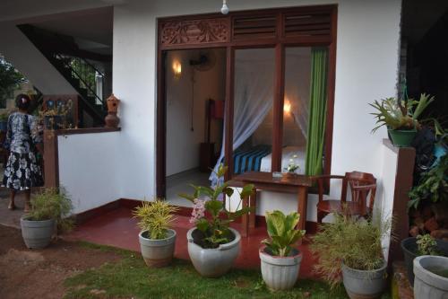 Taman di luar Elegant Home Stay