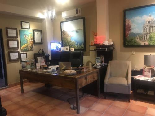 a office with a desk and a chair in a room at Posada del Cortes in Loreto