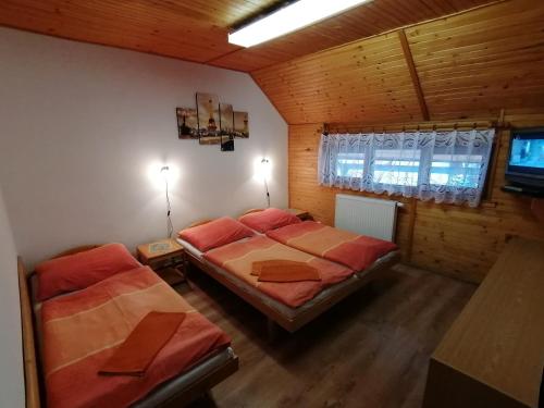 Postel nebo postele na pokoji v ubytování Penzión Poľana