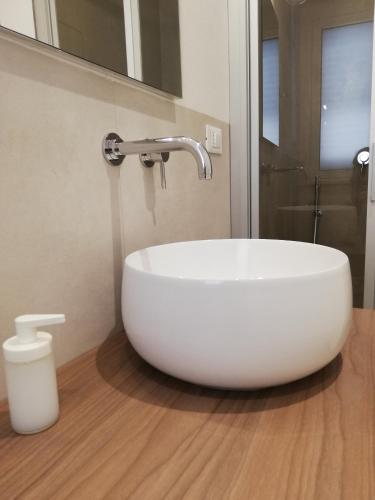 a white sink in a bathroom with a faucet at Chiaralice in Noto