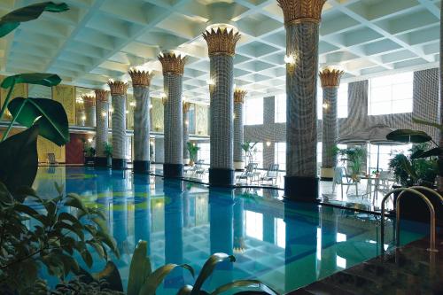 
The swimming pool at or close to Regal Palace Hotel
