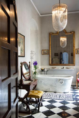Contemporarys Suites