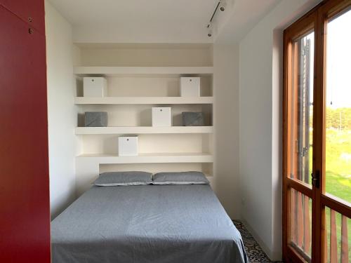 Un pat sau paturi într-o cameră la Sampierimare
