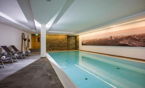 Piscina en o cerca de Alpen Glück Schlössl Unterm Rain