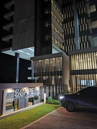 a car parked in front of a large building at Mae Pim Dream Condo in Mae Pim