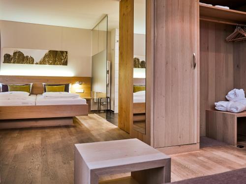 Ein Bett oder Betten in einem Zimmer der Unterkunft Genuss- & Aktivhotel Sonnenburg