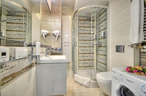 Koupelna v ubytování Apartament Niebieski z tarasem,do dyspozycji rowery