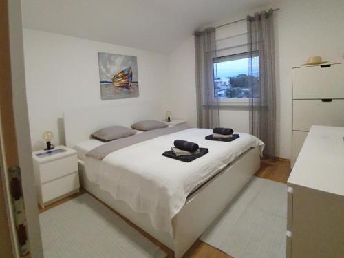 En eller flere senge i et værelse på Apartment Sunset Mandre