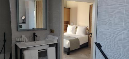 Postel nebo postele na pokoji v ubytování Splendid Hôtel & Spa