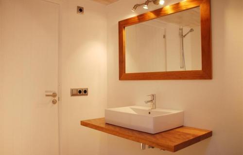 A bathroom at Apartamentos CostaMar 1; Apartamento nº11