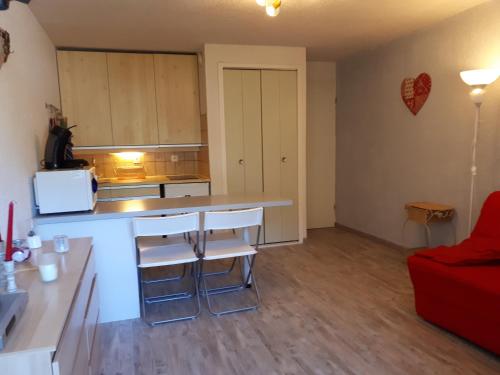 Η κουζίνα ή μικρή κουζίνα στο Agréable studio cabine à ST LARY SOULAN - 5 couchages