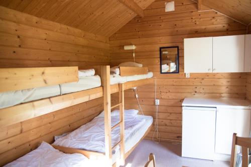 Postel nebo postele na pokoji v ubytování Ingebo Hagar bondgårdsboende