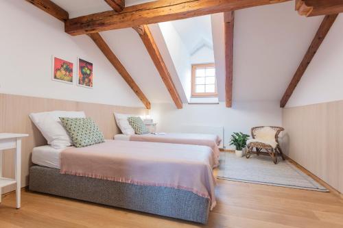 Ένα ή περισσότερα κρεβάτια σε δωμάτιο στο Ledererhaus