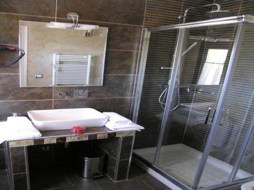 Bilik mandi di Hostal Tabanqueta