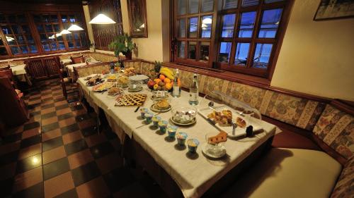 ゲストハウスの敷地内または近くでの食事または食べ物
