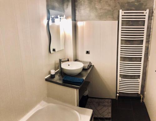 Bilik mandi di Magnifique appartement tout équipé - 6 personnes