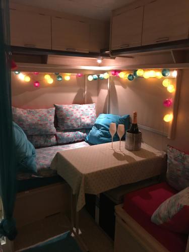 Posezení v ubytování Gardencaravan near Ghent in green area