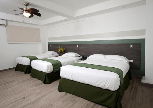A bed or beds in a room at Hotel Cultura Plaza