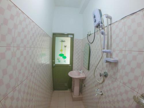 a small bathroom with a sink and a shower at Siumi Rest in Adams Peak