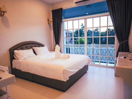 Giường trong phòng chung tại Promporn Boutique Hotel