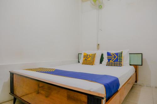 Кровать или кровати в номере OYO 2417 Melati Residence