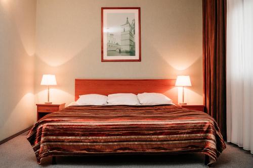 Кровать или кровати в номере AZIMUT Отель Ростов Великий 