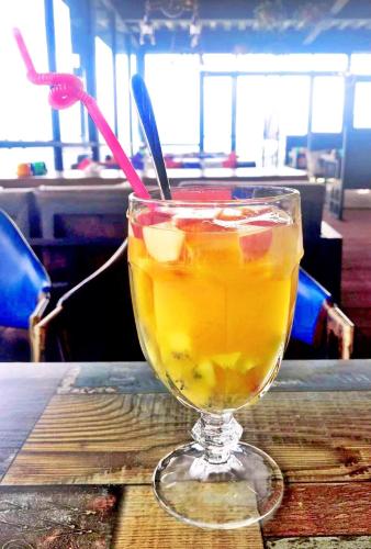 a drink in a glass sitting on a table at Starhome Cottage in Renai