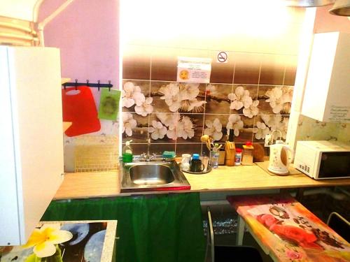 Kjøkken eller kjøkkenkrok på Hostel in Center of Petersburg