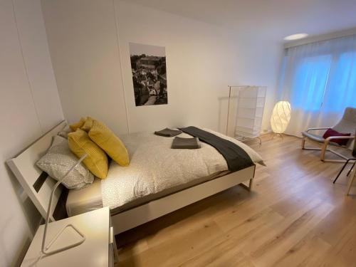 a bedroom with a bed with yellow towels on it at Park City Center in Luxembourg