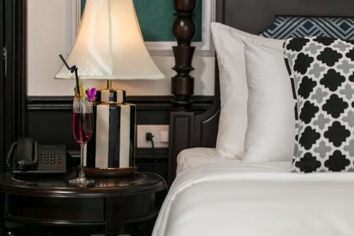 Ένα ή περισσότερα κρεβάτια σε δωμάτιο στο Genesis Luxury Regal Cruise by Premier Group