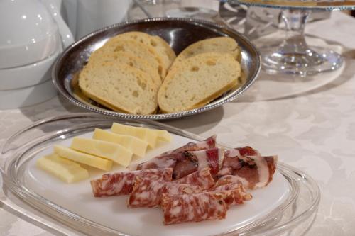 a plate of cheese and bread on a table at Agriturismo Paradiso in Sarego