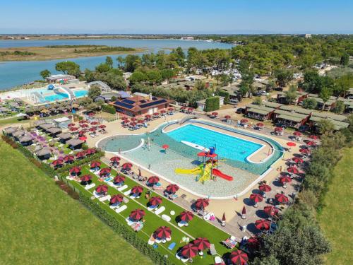 an overhead view of a pool at a resort at Camping Village Capalonga in Bibione