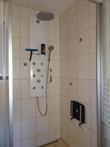 Bathroom sa Schöne 2-Zimmerwohnung mit Gartensitzplatz, nahe Sursee