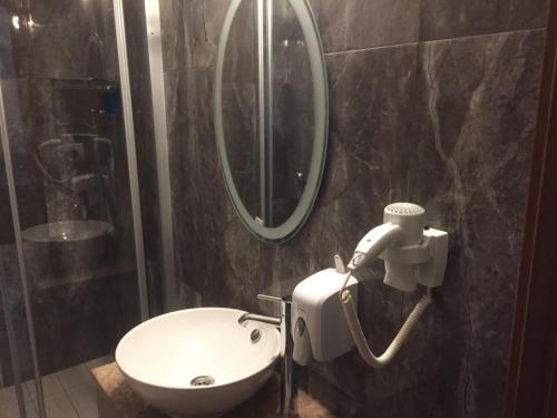 Ένα μπάνιο στο Livana Hotel