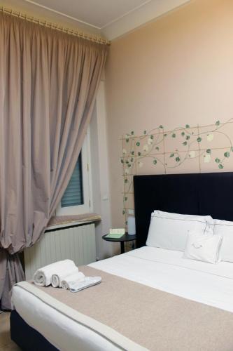 a bedroom with a bed with two towels on it at B&B Milu' in Crotone