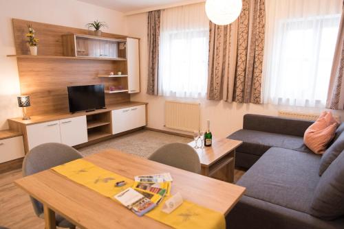 Area tempat duduk di Almtalhotel Appartements in Pettenbach