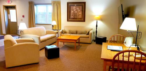 a living room with couches and chairs and a table at Lodging on the Square in Berlin