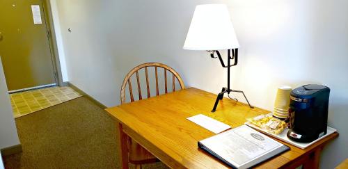a desk with a lamp and a book on it at Lodging on the Square in Berlin