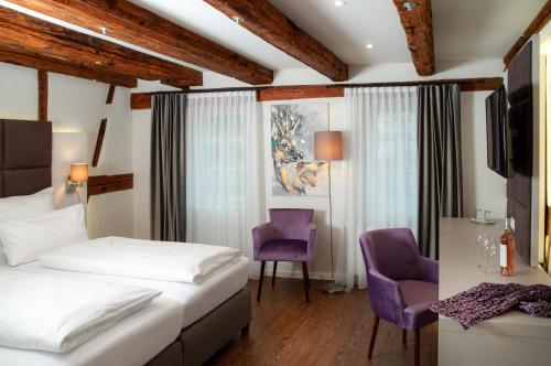 Tempat tidur dalam kamar di Hotel Schuberths am Schloss