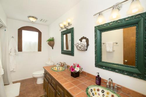 Bagno di Lakehouse Bed and Breakfast