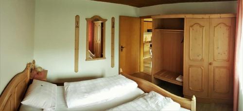 Ein Bett oder Betten in einem Zimmer der Unterkunft Ferienhaus Mariele