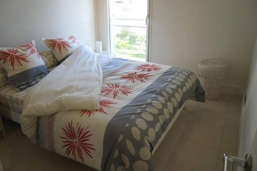 カンヌにあるRoyal Palmのベッドルーム1室(ベッド1台付)