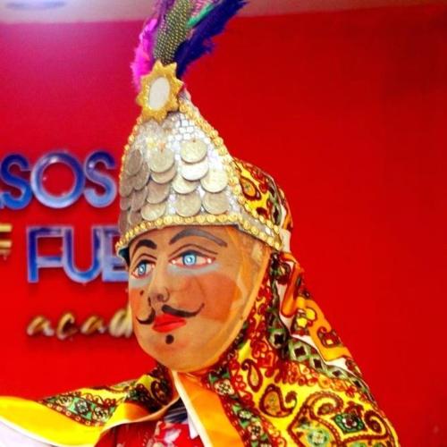 un primer plano de una estatua de un payaso en Hotel Sueños del Chuncho, en Yauyos