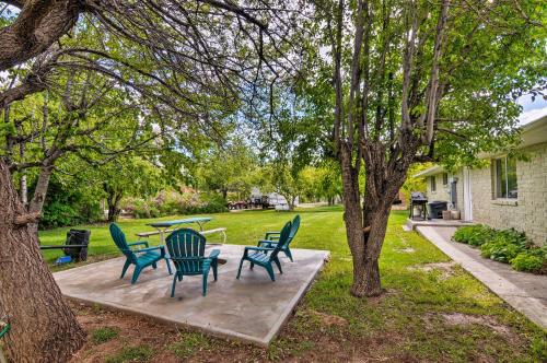 Κήπος έξω από το Tropic Getaway Near Bryce Canyon National Park!