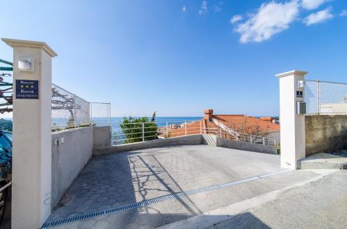 Apartments Bonavista tesisinde bir balkon veya teras