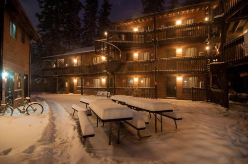 Banff International Hostel зимой