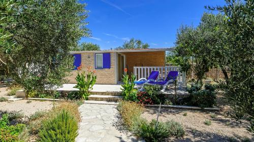 Galeriebild der Unterkunft Mobile Homes Holiday Olive Garden in Jadrija